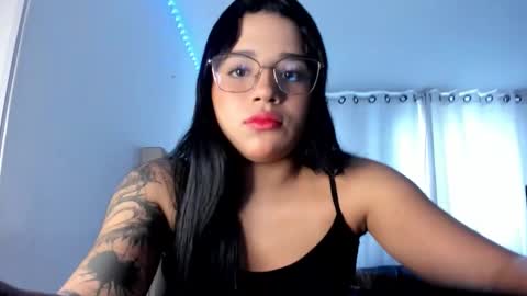 Snapshot of aliice_walker_ chatting on October 23, 2:05 pm aliice_walker_ online show from October 23, 2:05 pm