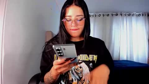 Snapshot of aliice_walker_ chatting on October 28, 1:14 pm aliice_walker_ online show from October 28, 1:14 pm