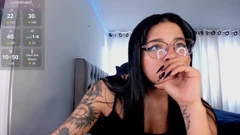 Snapshot of aliice_walker_ chatting on November 13, 5:12 pm aliice_walker_ online show from November 13, 5:12 pm