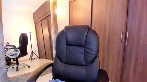 Snapshot of alika_houston chatting on February 13, 7:35 am IG Alik nasso online show from February 13, 7:35 am