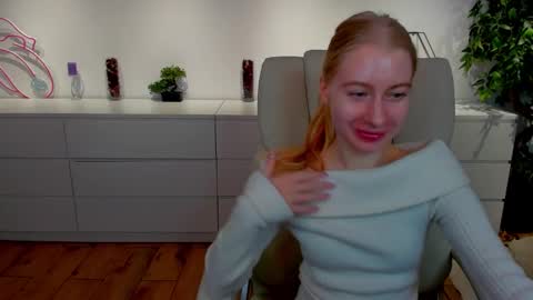 Snapshot of alina__blonde chatting on November 2, 6:38 am Alina online show from November 2, 6:38 am