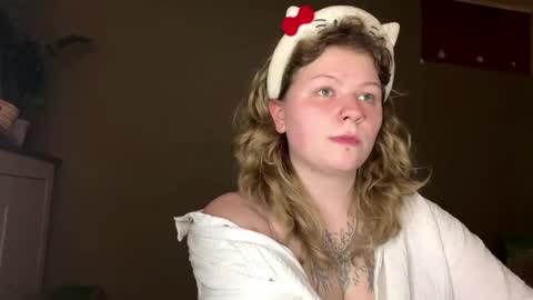 Snapshot of alinahotgirl chatting on April 25, 10:51 pm Alina online show from April 25, 10:51 pm