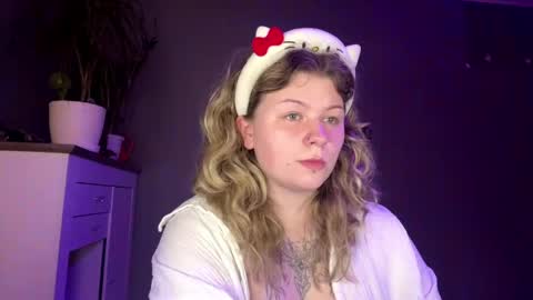 Snapshot of alinahotgirl chatting on May 22, 10:37 pm Alina online show from May 22, 10:37 pm