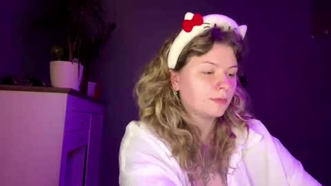 Snapshot of alinahotgirl chatting on May 23, 9:19 pm Alina online show from May 23, 9:19 pm