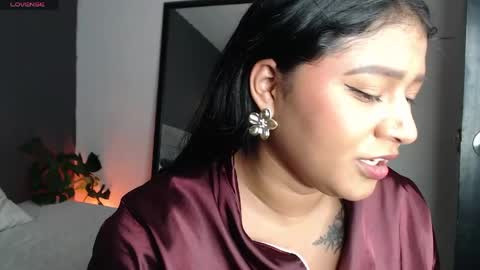 Snapshot of alinakiss_ chatting on May 31, 10:33 pm lili online show from May 31, 10:33 pm