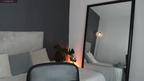 Snapshot of alinakiss_ chatting on June 7, 9:29 pm lili online show from June 7, 9:29 pm