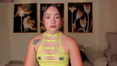 alinakravitz_ online show from March 28, 6:51 pm