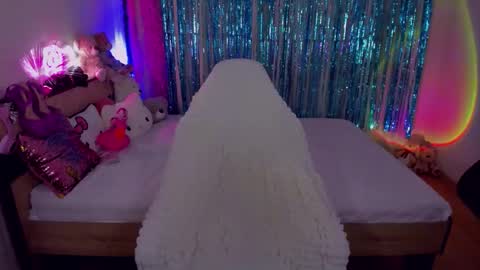 alinaocean online show from October 26, 7:20 pm