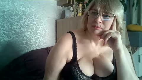 Snapshot of aline_loveflowers chatting on December 17, 1:50 pm Aline LoveFlowers online show from December 17, 1:50 pm