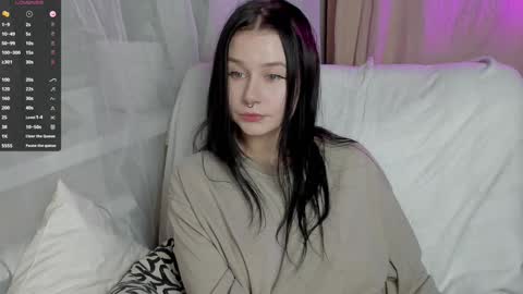 Snapshot of alinegreeeen chatting on December 28, 11:09 am Aline Greeeen online show from December 28, 11:09 am