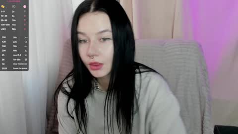 Snapshot of alinegreeeen chatting on January 17, 8:13 am Aline Greeeen online show from January 17, 8:13 am