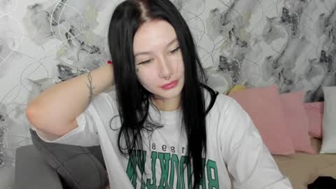 Snapshot of alinegreeeen chatting on February 3, 9:30 am Aline Greeeen online show from February 3, 9:30 am