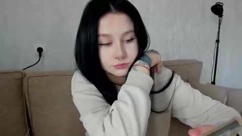 Snapshot of alinegreeeen chatting on February 13, 7:35 am Aline Greeeen online show from February 13, 7:35 am