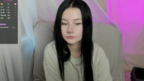 Snapshot of alinegreeeen chatting on February 18, 11:33 am Aline Greeeen online show from February 18, 11:33 am