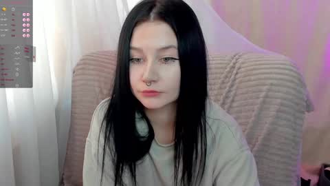 Snapshot of alinegreeeen chatting on February 25, 6:36 am Aline Greeeen online show from February 25, 6:36 am