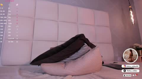 Snapshot of alisa_roldan chatting on January 13, 3:15 pm online show from January 13, 3:15 pm