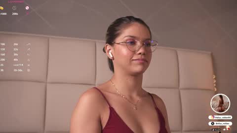 Snapshot of alisa_roldan chatting on March 4, 3:04 pm online show from March 4, 3:04 pm