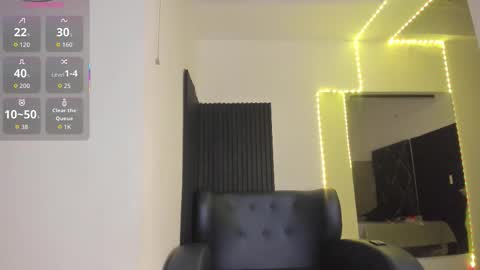 Snapshot of alise_mason chatting on November 28, 9:17 pm alise_mason online show from November 28, 9:17 pm