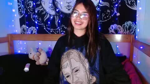 Snapshot of alisha17love chatting on November 10, 9:19 am alisha17love online show from November 10, 9:19 am