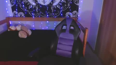 Snapshot of alisha17love chatting on November 16, 1:39 pm alisha17love online show from November 16, 1:39 pm