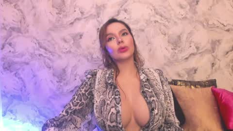 Snapshot of alisha_indira_ chatting on December 3, 11:57 pm Andrea online show from December 3, 11:57 pm