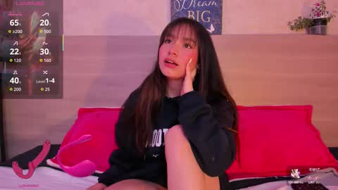 Snapshot of alisha_olsen_ chatting on October 6, 4:10 am alisha_olsen_ online show from October 6, 4:10 am