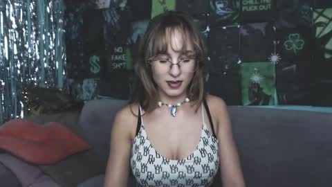 Snapshot of alishakelly chatting on November 15, 2:13 pm alishakelly online show from November 15, 2:13 pm