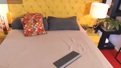 Snapshot of alishaweir chatting on November 18, 12:05 am Luna online show from November 18, 12:05 am