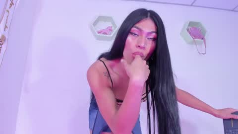 Snapshot of alisiacollinsss chatting on December 7, 9:00 pm Alisia online show from December 7, 9:00 pm