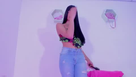 Snapshot of alisiacollinsss chatting on December 21, 1:58 am Alisia online show from December 21, 1:58 am