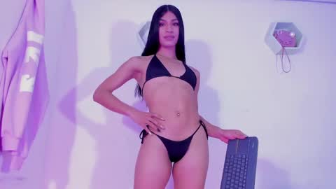 Snapshot of alisiacollinsss chatting on January 14, 4:57 am Alisia online show from January 14, 4:57 am