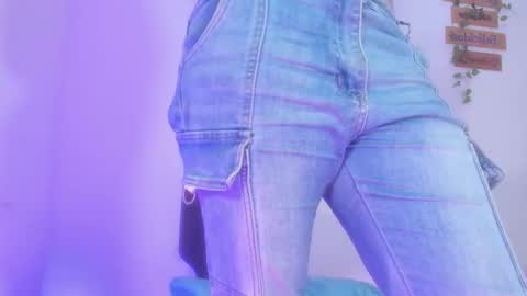 Snapshot of alisiacollinsss chatting on October 31, 10:33 pm Alisia online show from October 31, 10:33 pm