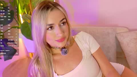 Snapshot of alison_collins_ chatting on November 8, 8:18 pm Alison online show from November 8, 8:18 pm