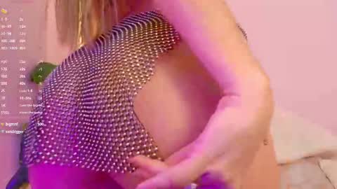 Snapshot of alison_collins_ chatting on December 1, 8:03 pm Alison online show from December 1, 8:03 pm