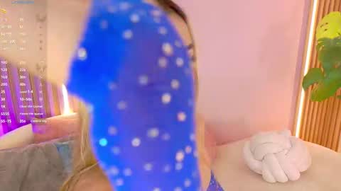 Snapshot of alison_collins_ chatting on December 14, 6:56 pm Alison online show from December 14, 6:56 pm