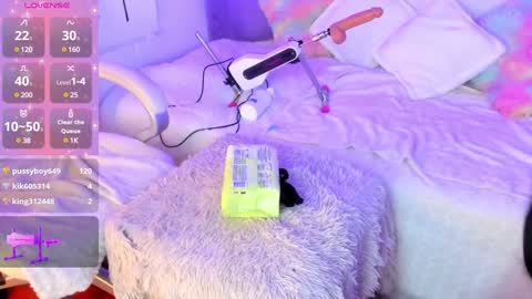Snapshot of alison_fire12 chatting on December 17, 1:16 pm online show from December 17, 1:16 pm
