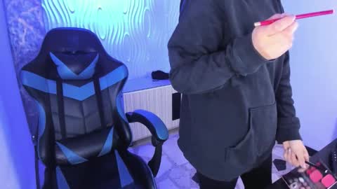 ALISON MOON online show from November 8, 11:21 am