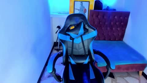 ALISON MOON online show from November 18, 12:20 pm