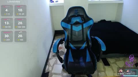 ALISON MOON online show from December 3, 6:39 pm