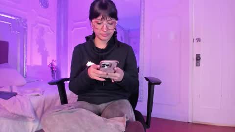 Alison Fishert online show from November 14, 12:04 pm