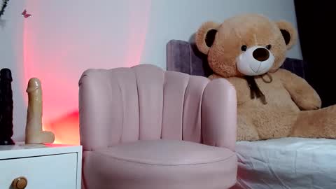 Snapshot of alissonkisses chatting on December 30, 1:26 am alisson online show from December 30, 1:26 am