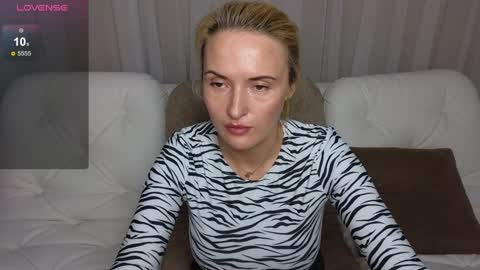 Snapshot of alisssarose chatting on December 5, 7:38 pm alisssarose online show from December 5, 7:38 pm