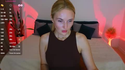 Snapshot of alisssarose chatting on October 8, 9:23 pm alisssarose online show from October 8, 9:23 pm