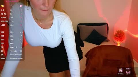 Snapshot of alisssarose chatting on October 10, 9:36 pm alisssarose online show from October 10, 9:36 pm