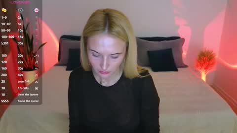 Snapshot of alisssarose chatting on October 14, 9:04 pm alisssarose online show from October 14, 9:04 pm