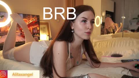 Snapshot of alitaangel_ chatting on December 6, 5:55 pm A L I T A online show from December 6, 5:55 pm