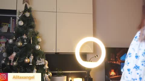 Snapshot of alitaangel_ chatting on January 23, 5:42 pm A L I T A online show from January 23, 5:42 pm