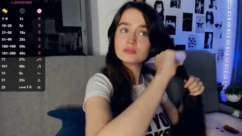 Alivia online show from December 2, 9:47 am