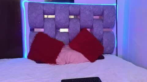 alix_kitty_ online show from December 2, 8:59 pm