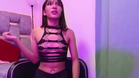 alix_kitty_ online show from December 4, 9:56 pm